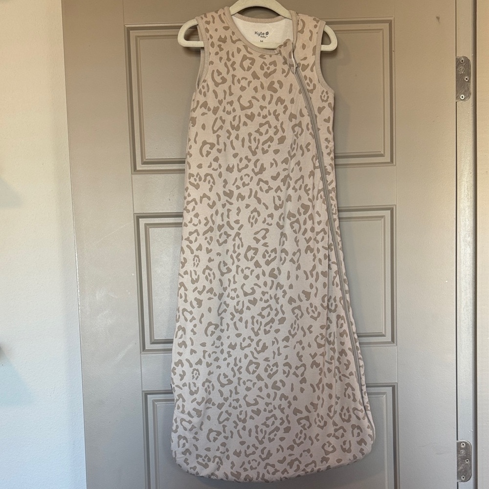 Kyte BABY Sleep Sack 1.0 Tog - Oat Leopard Size Medium